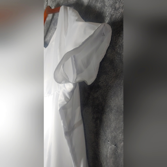 Calito White Wedding Dress - Picture 8 of 11